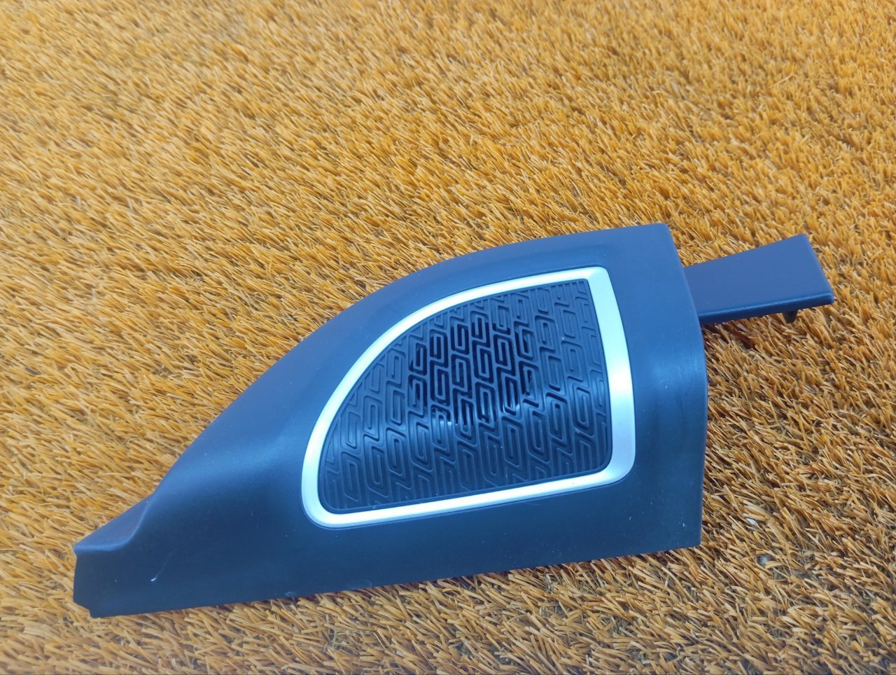 6600042045 Уголок двери Geely Coolray 2022 фото 2