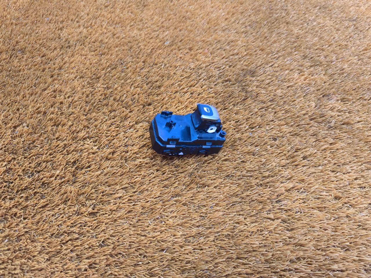 93581H0100 Кнопка стеклоподъемника Kia Rio X-Line 2021 фото 3