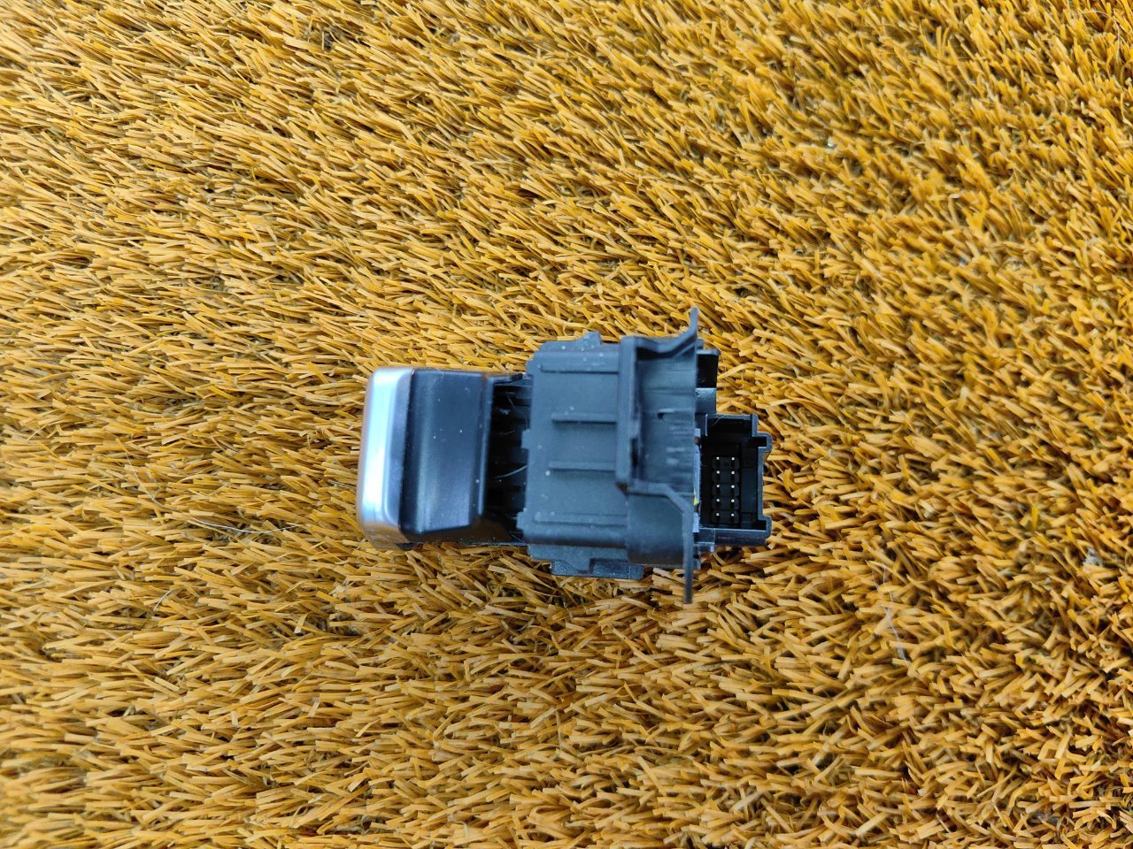 8893253074 Кнопка стояночного тормоза Geely Atlas 2024 фото 10