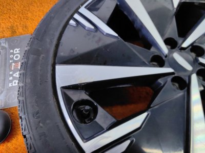Колесо Geely Atlas R20 5x108, DoubleStar 245/45 R20, зимнее, липучка