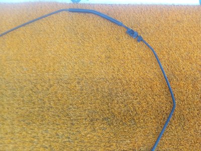 Замок капота