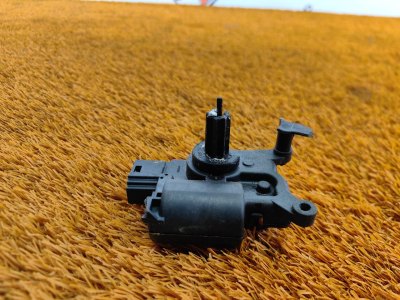 Сервопривод заслонок печки