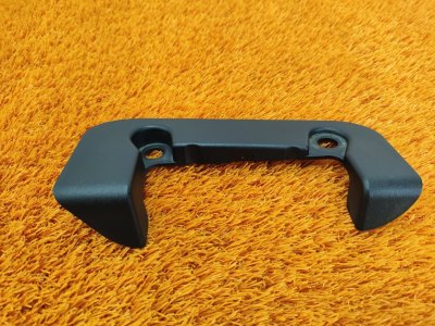 Накладка петли крышки багажника
