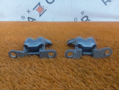 Петля двери