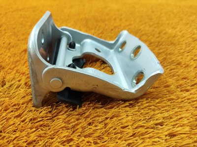 Петля багажника