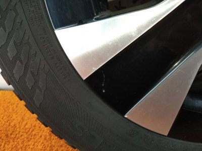 Колесо Mercedes-Benz V-Class R17 5x112, Nokian 235/55 R17, зимнее, шипы
