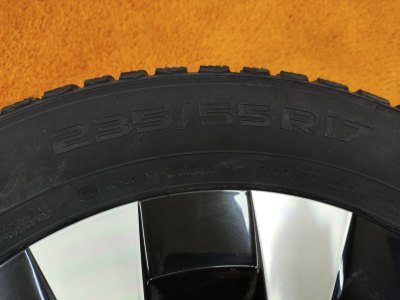 Колесо Mercedes-Benz V-Class R17 5x112, Nokian 235/55 R17, зимнее, шипы