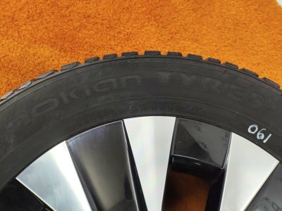 Колесо Mercedes-Benz V-Class R17 5x112, Nokian 235/55 R17, зимнее, шипы