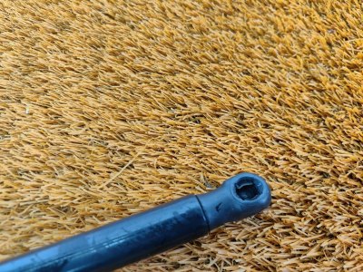 Амортизатор капота