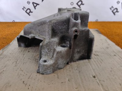 Кронштейн двигателя