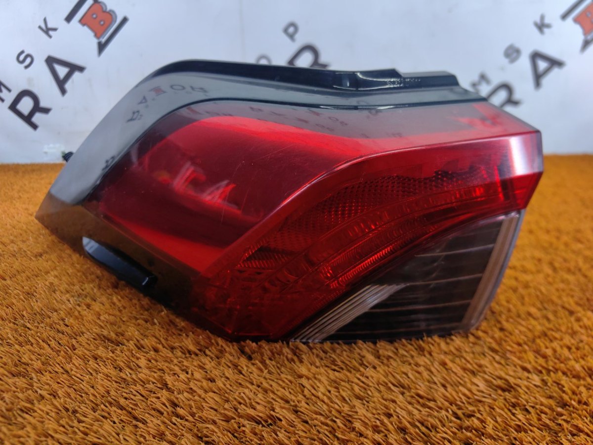 81560-42230, 81561-42230 Фонарь задний левый Toyota RAV4 2021 фото 1