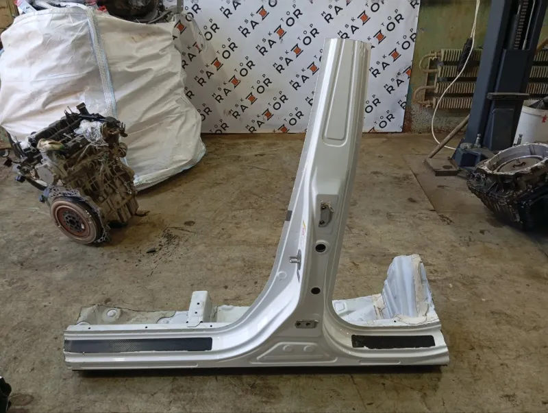 Порог с центральной стойкой