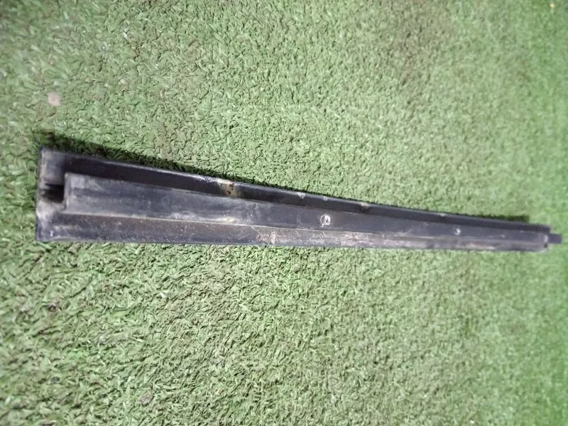 Направляющая стекла двери BMW 5-Series 1999 51357182296 E39, задняя правая