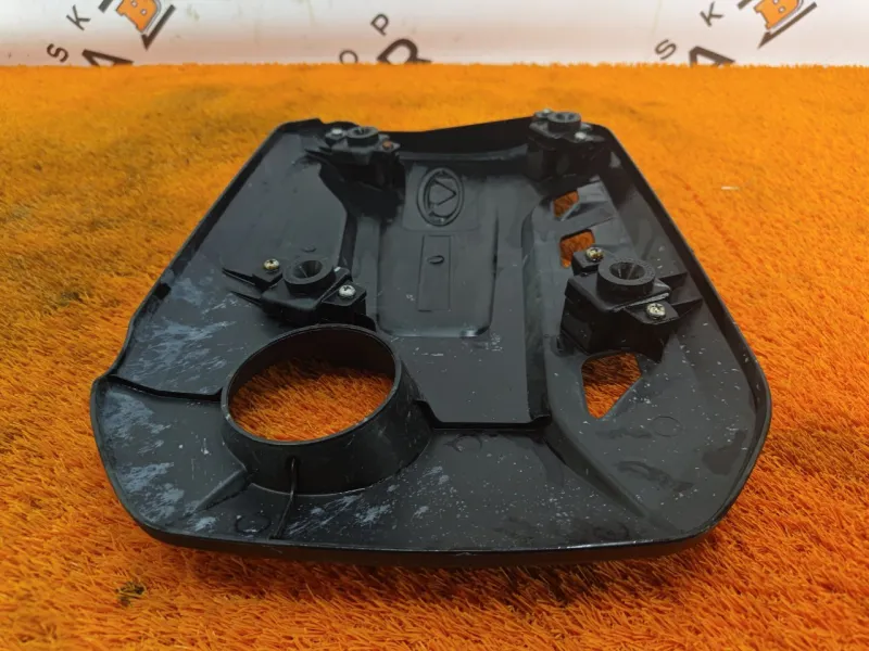 Декоративная крышка двигателя