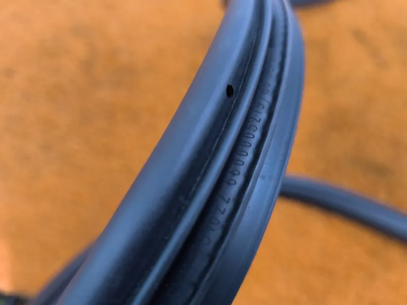 Уплотнитель проема двери