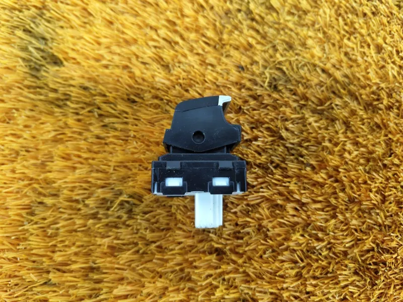 Кнопка стеклоподъемника