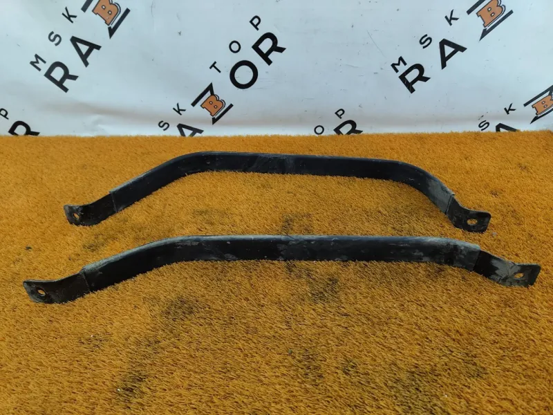 Крепление топливного бака