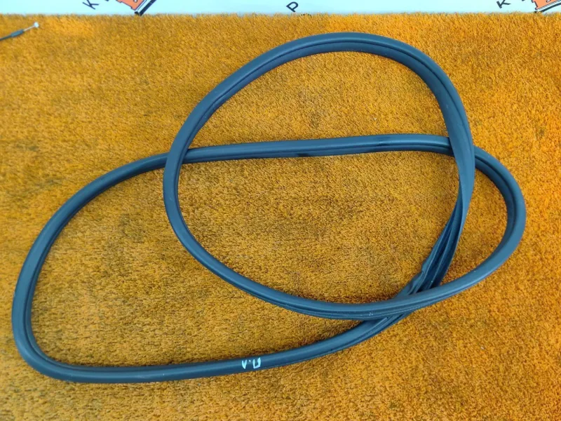 Уплотнитель проема двери