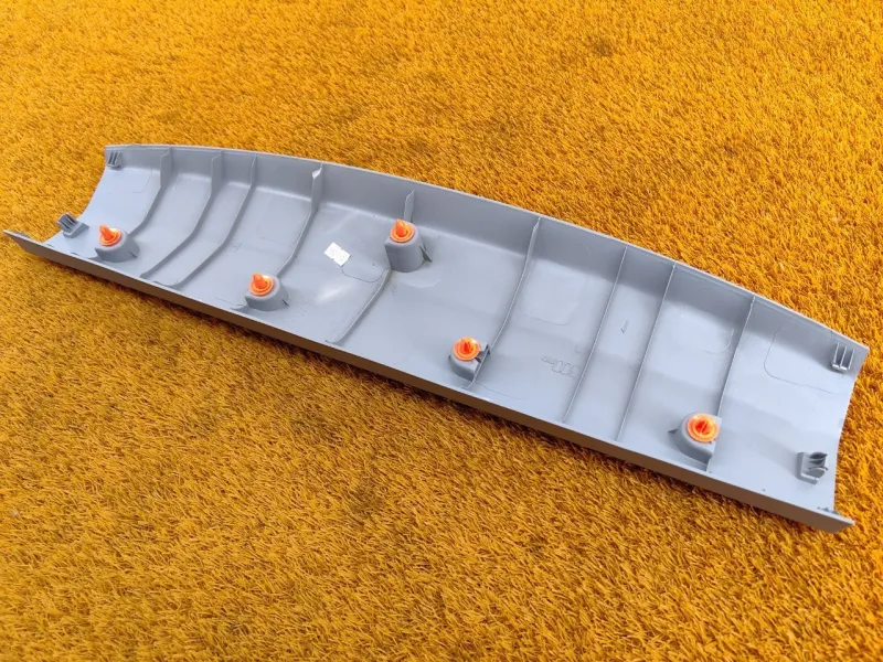 Обшивка двери багажника