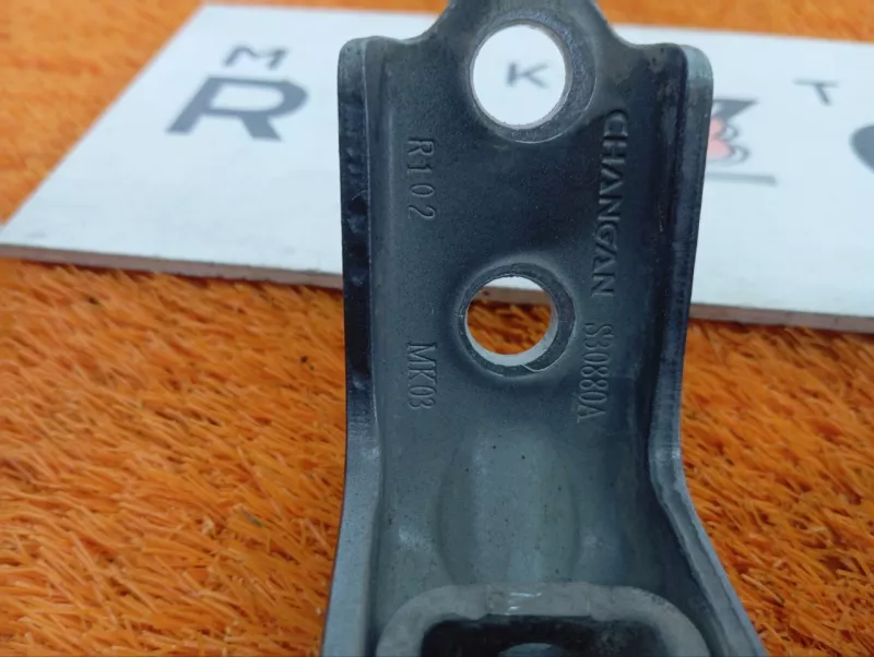 Петля двери