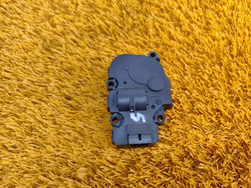 Моторчик заслонки печки