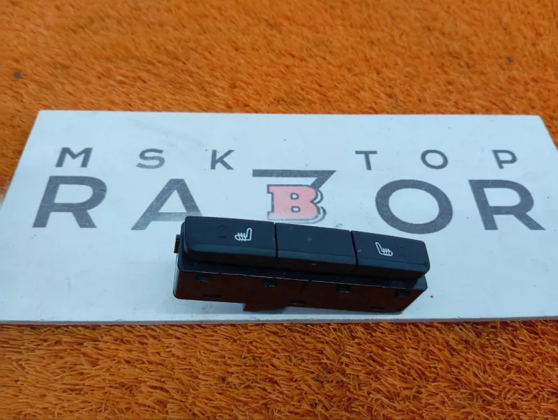 Кнопка обогрева сидений