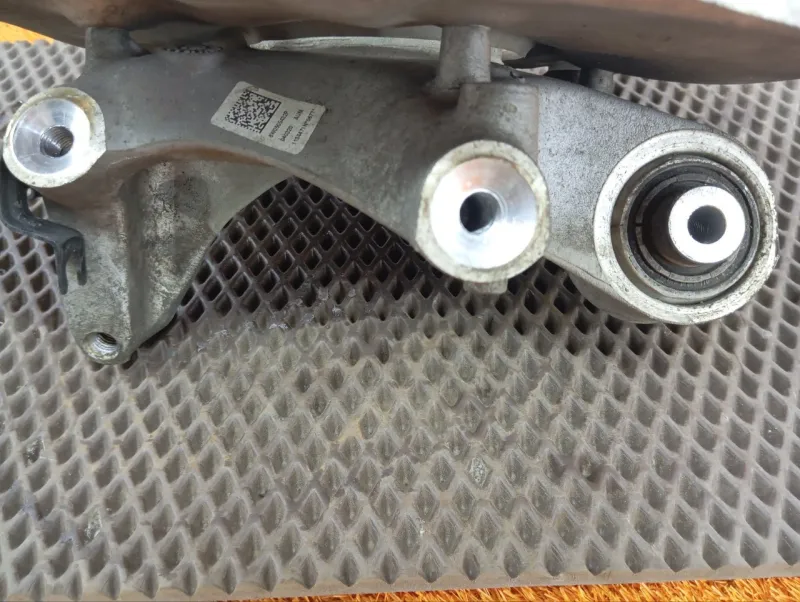 Кулак поворотный