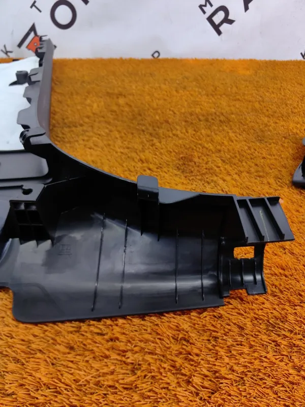 Обшивка центральной стойки