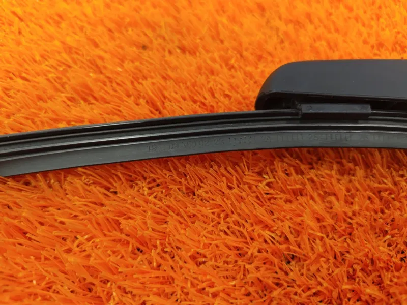 поводок стеклоочистителя