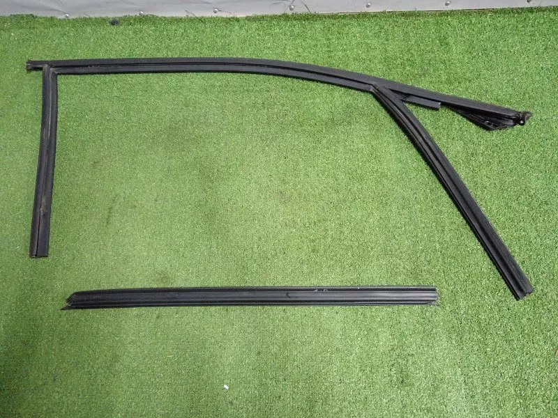 Уплотнитель стекла двери