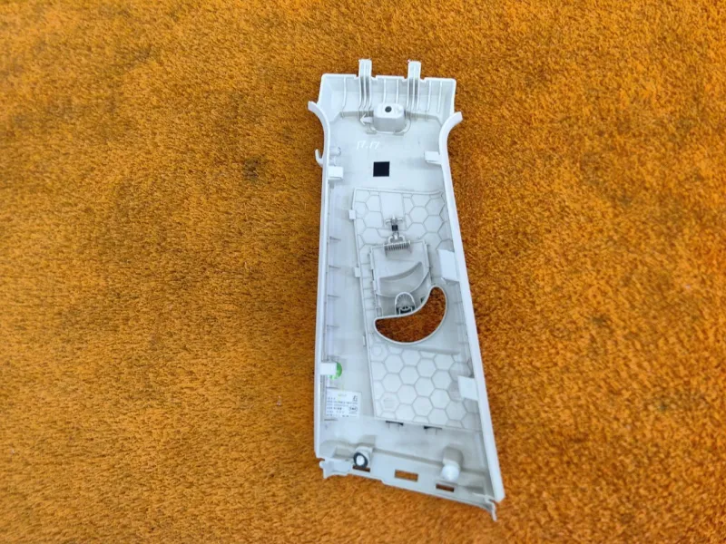 Обшивка центральной стойки