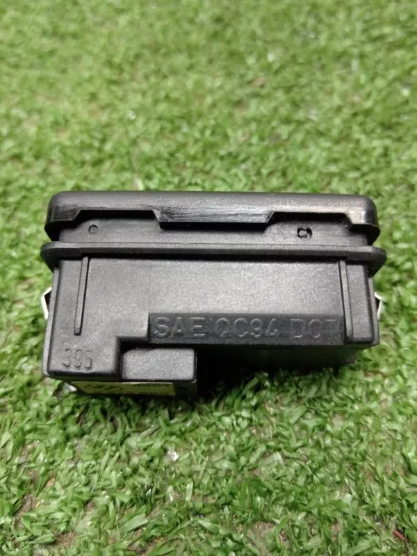 Кнопка открывания багажника BMW 7-Series 2005 8375580 E65/E66, задняя