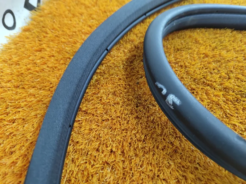 Уплотнитель проема двери