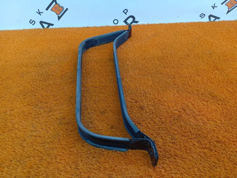 Крепление топливного бака