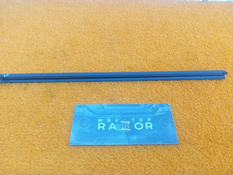 Уплотнитель стекла двери