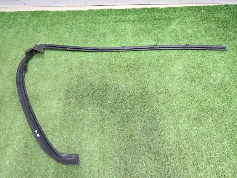 Уплотнитель стекла двери