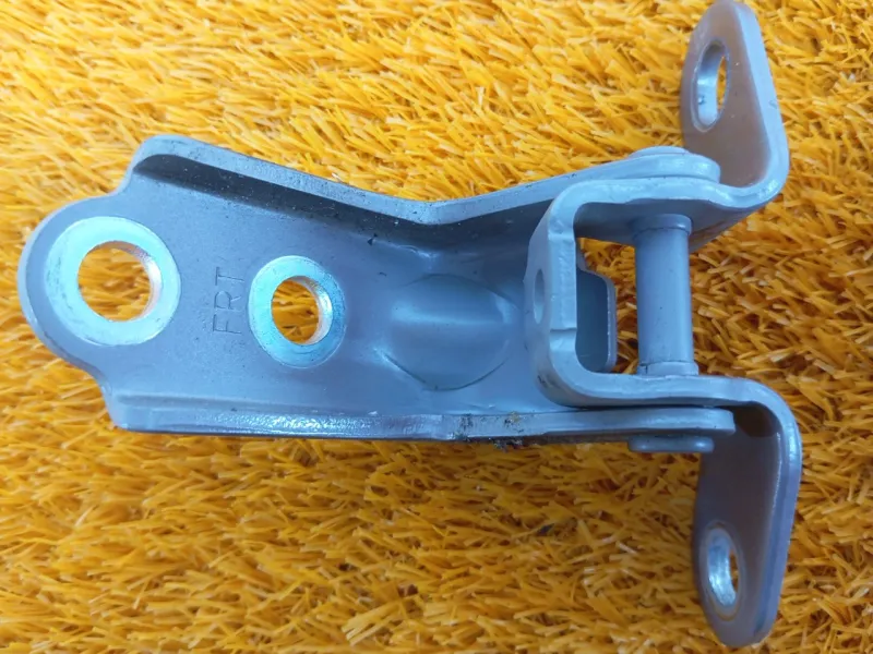 Петля двери