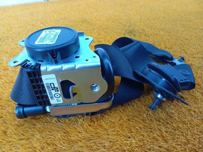 Ремень безопасности