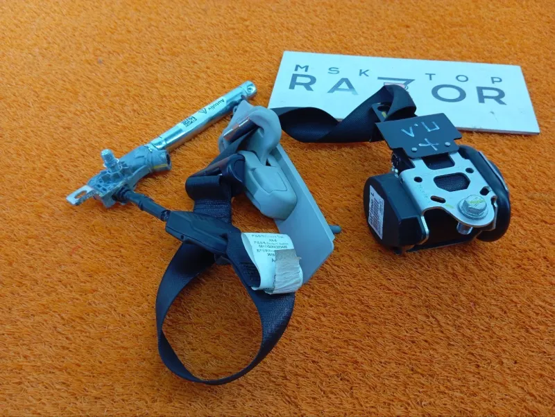 Ремень безопасности