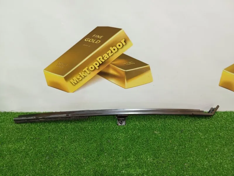 Направляющая стекла двери