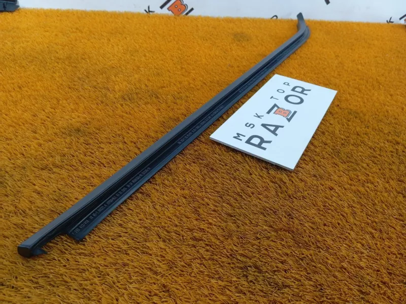 Уплотнитель стекла двери