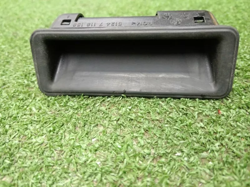 Ручка крышки багажника внутренняя