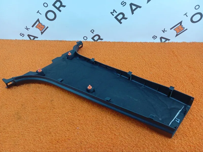 Обшивка центральной стойки