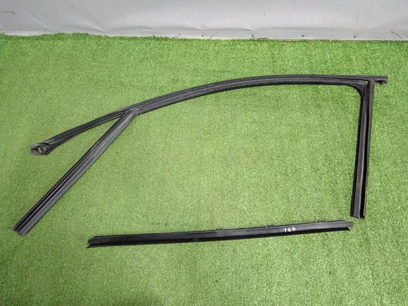 Уплотнитель стекла двери