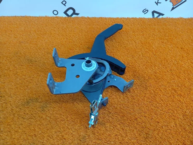 Рычаг стояночного тормоза