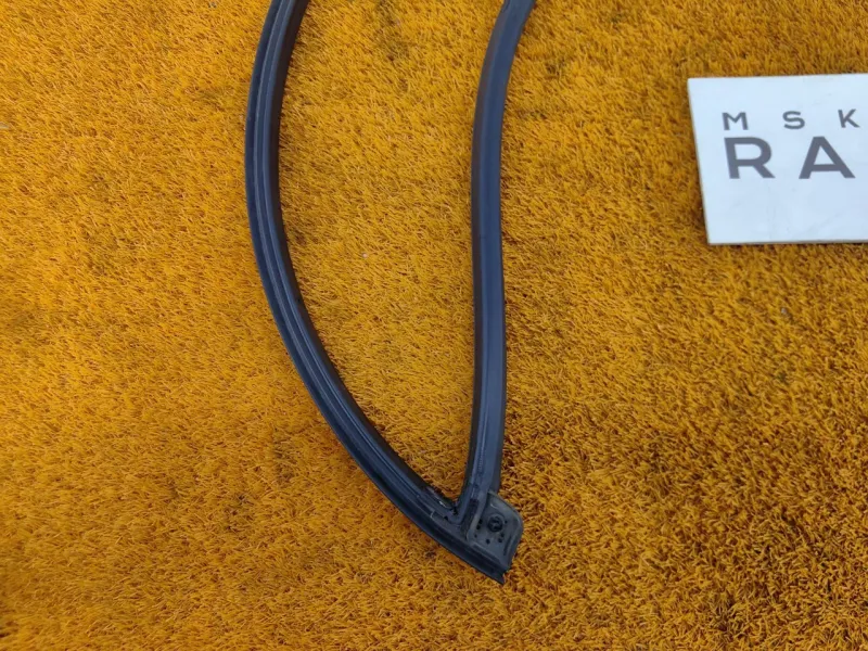 Уплотнитель двери