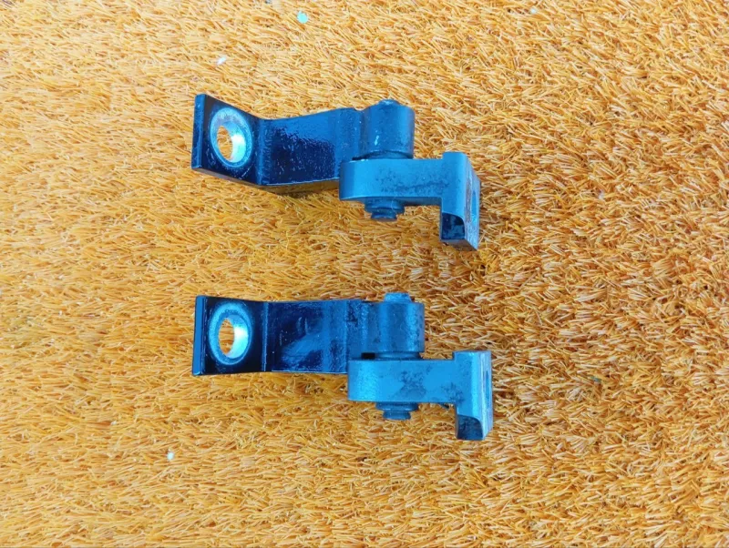 Петля двери