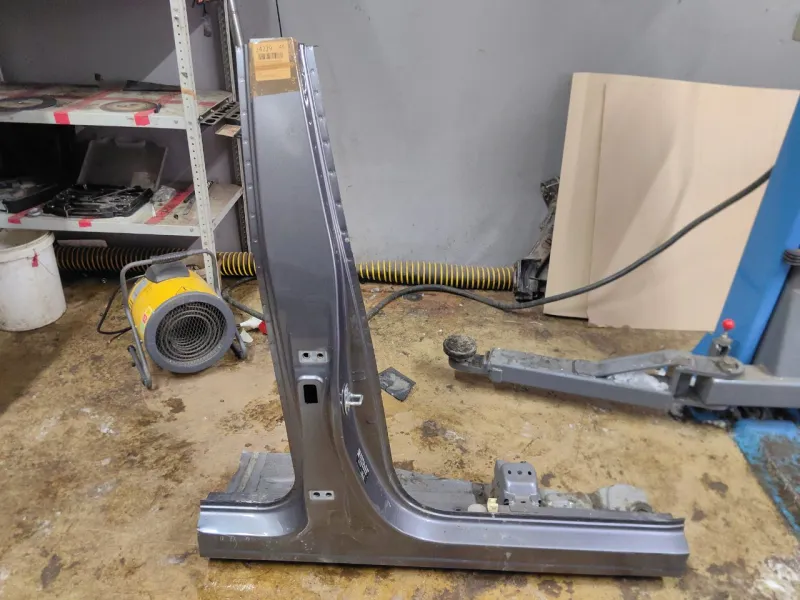 Порог с центральной стойкой Chery Tiggo 4 PRO 2023 502000843AAADYJ SQRE4G15C, правый