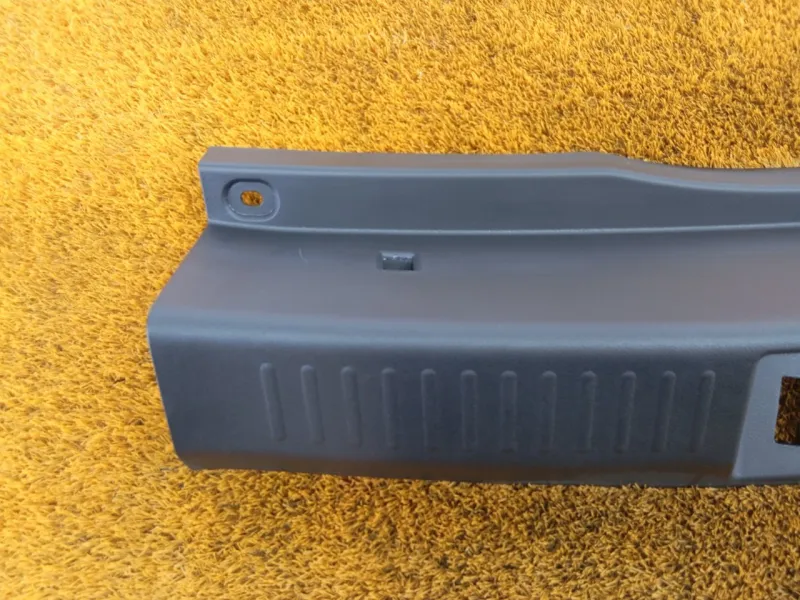 Накладка замка багажника