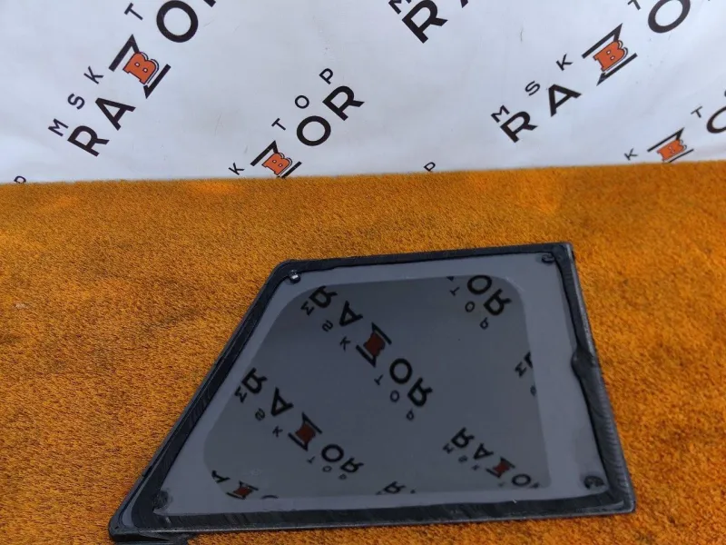 Форточка задняя